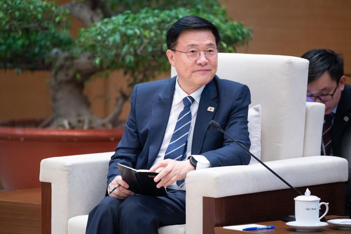 Giáo sư Kim Hak-min phát biểu