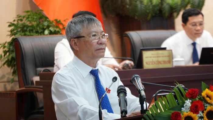 Phó Bí thư Thành ủy, Chủ tịch HĐND thành phố Nguyễn Đức Dũng phát biểu tại kỳ họp