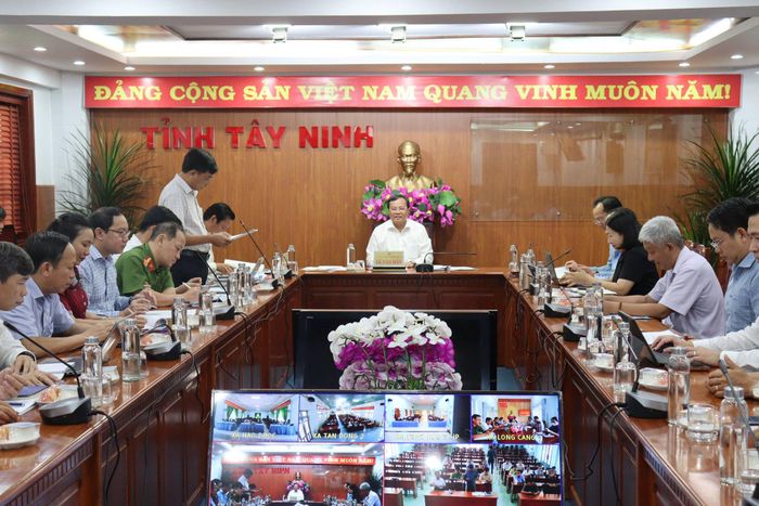 Quang cảnh cuộc họp Ban Chỉ đạo của UBND tỉnh Tây Ninh về phát triển khoa học, công nghệ, đổi mới sáng tạo, chuyển đổi số