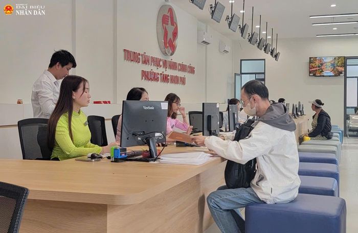 Sắp tới phường Tăng Nhơn Phú cũng sẽ làm việc sáng thứ Bảy để giải quyết TTHC cho người dân và doanh nghiệp. Ảnh: Quang Phương