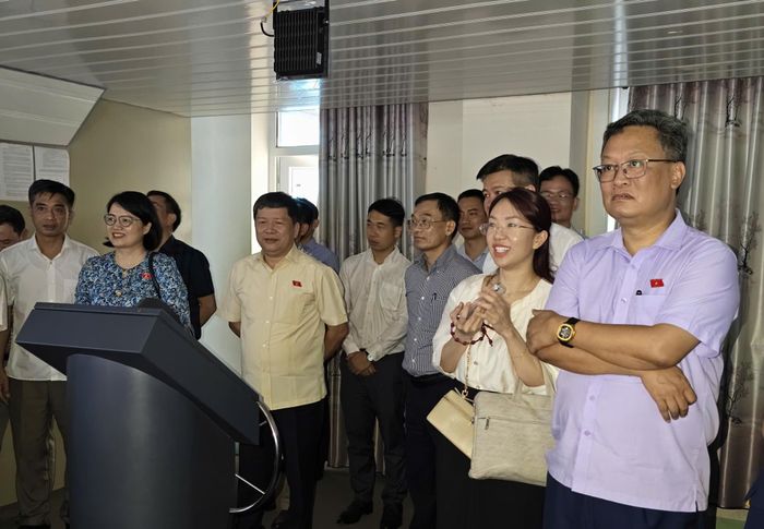 Đoàn khảo sát của Ủy ban Văn hóa và Xã hội thăm phòng mô phỏng buồng lái tàu biển tại Công ty TNHH Huấn luyện, Cung ứng lao động và dịch vụ hàng hải (VINIC)