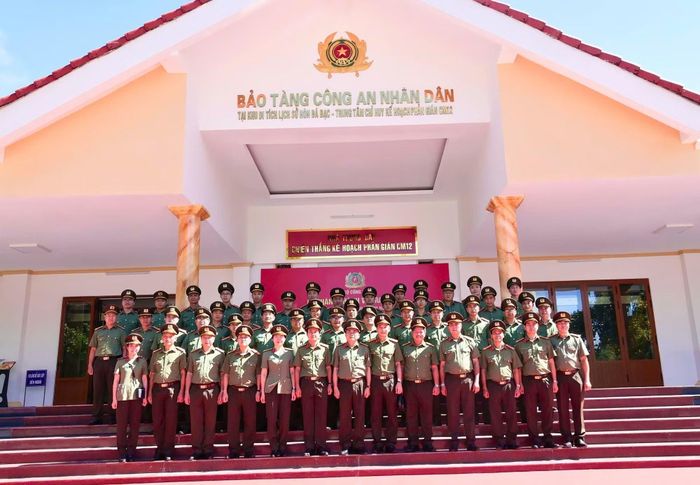 Hướng tới chào mừng kỷ niệm 80 năm Ngày truyền thống lực lượng An ninh nhân dân (12/7/1946-12/7/2026), Đoàn Công an TP Đồng Nai tổ chức sinh hoạt chính trị về nguồn tại Khu di tích lịch sử Hòn Đá Bạc (tỉnh Cà Mau).