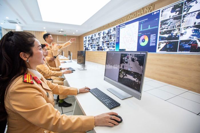 Trung tâm điều khiển giao thông Hà Nội, nơi tiếp nhận dữ liệu từ hệ thống camera AI giám sát tình hình giao thông trên địa bàn toàn thành phố.
