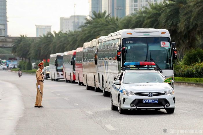 Thực hiện nhiệm vụ đón dẫn, phân luồng các sự kiện chính trị quan trọng.