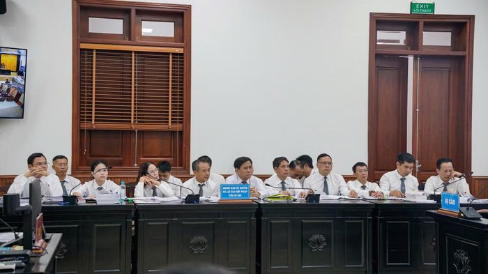 Các luật sư tham dự phiên tòa phúc thẩm.