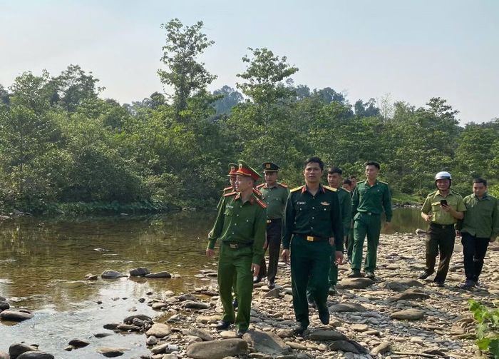 Lực lượng Công an, Biên phòng và Quân sự phối hợp tuần tra đảm bảo an ninh biên giới.
