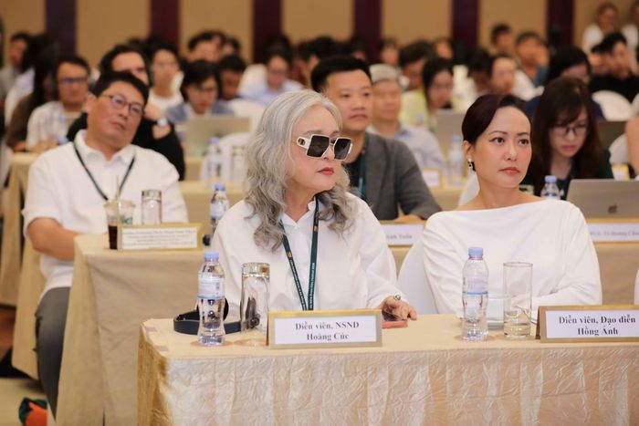Rất nhiều gương mặt nổi tiếng trong và ngoài nước dự hội thảo “Diện mạo điện ảnh Việt Nam thời đổi mới”.