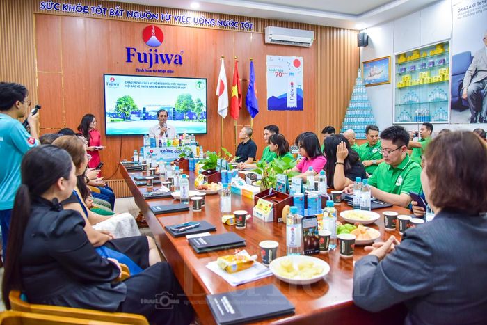 “Giữa thị trường cạnh tranh khốc liệt, doanh nghiệp muốn phát triển bền vững bắt buộc phải đặt yếu tố con người và giá trị dài hạn làm kim chỉ nam cho mọi hoạt động”.