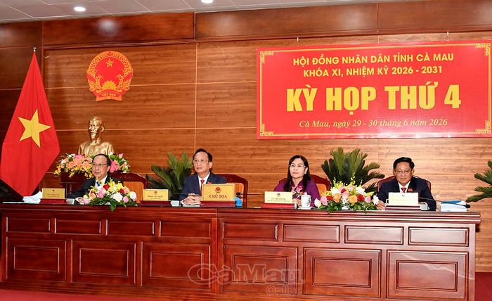 Các đồng chí Thường trực HĐND tỉnh chủ trì Kỳ họp thứ 4.