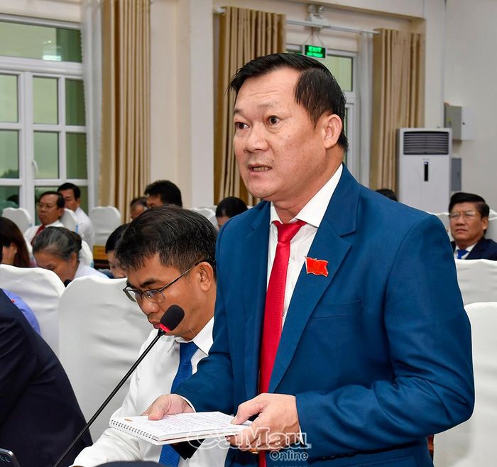  Đại biểu Đỗ Hòa Hợp, Phó Trưởng ban Văn hóa - Xã hội, HĐND tỉnh, chất vấn nội dung liên quan đến nhiệm vụ phát triển khoa học - công nghệ.