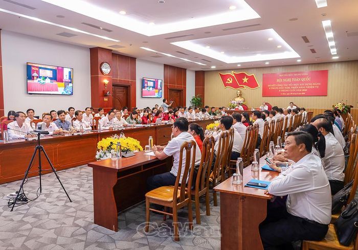 Các đại biểu tham dự hội nghị tại điểm cầu Cà Mau.