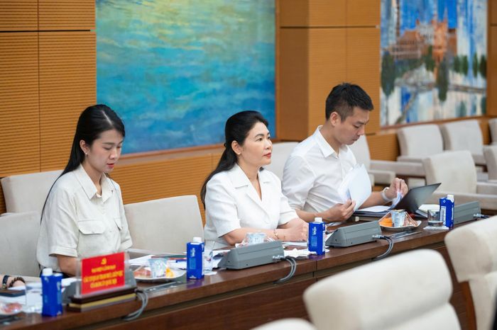 Ủy viên Ban Chấp hành Đảng bộ Quốc hội, Phó Bí thư Đảng ủy, Phó Tổng Kiểm toán nhà nước Hà Thị Mỹ Dung dự Hội nghị. Ảnh: Phạm Thắng