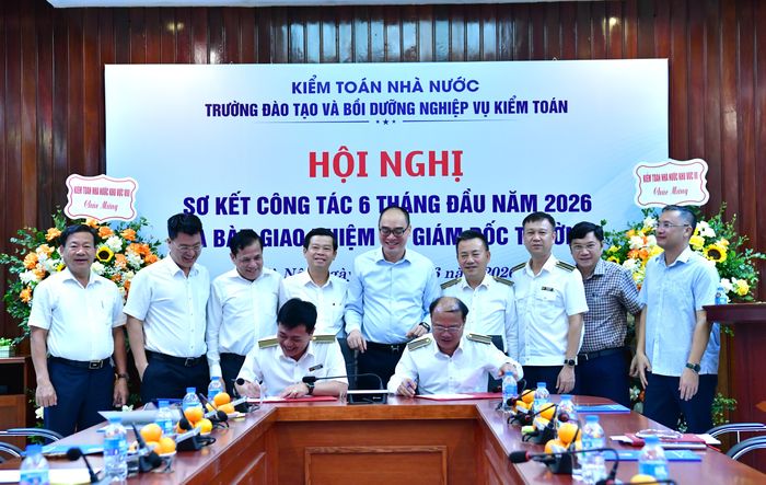 Trường tổ chức Hội nghị bàn giao nhiệm vụ Giám đốc Trường. Ảnh: Nguyễn Ly