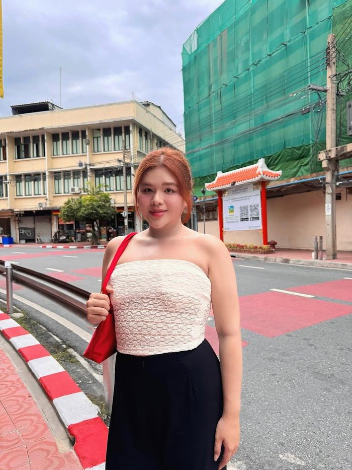 Huy Hoàng từng lọt top 12 Hoa hậu chuyển giới Việt Nam 2023, hiện được biết đến với vai trò nhà sáng tạo nội dung trên mạng xã hội. 