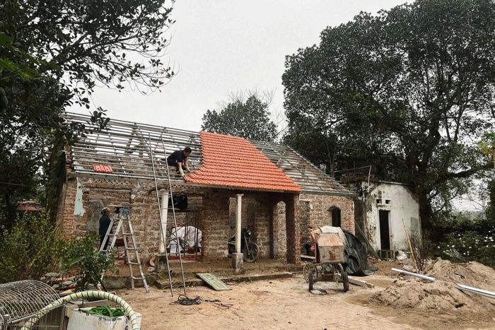 Căn nhà được tu sửa lại với kinh phí tầm 50 triệu, do chính anh chủ nhà trực tiếp lên phương án thiết kế và thi công.