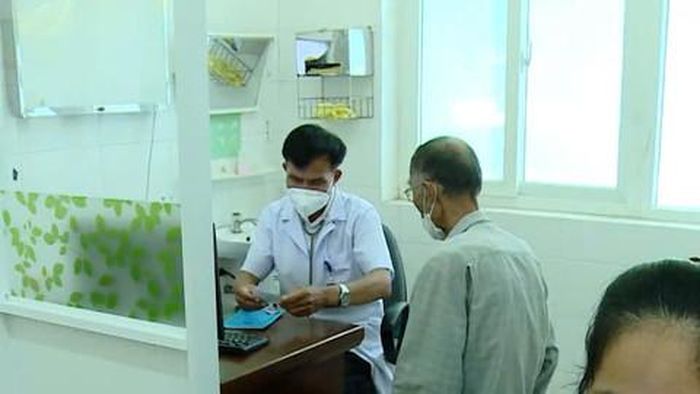 Khám bệnh cho người cao tuổi