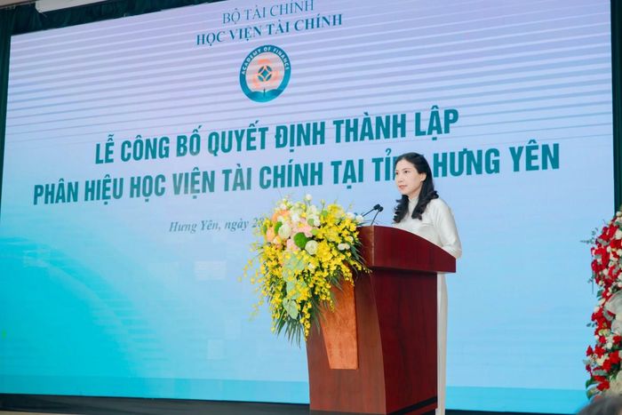 Giám đốc Phân hiệu, PGS. TS Nguyễn Thị Bích Điệp phát biểu tại buổi lễ.