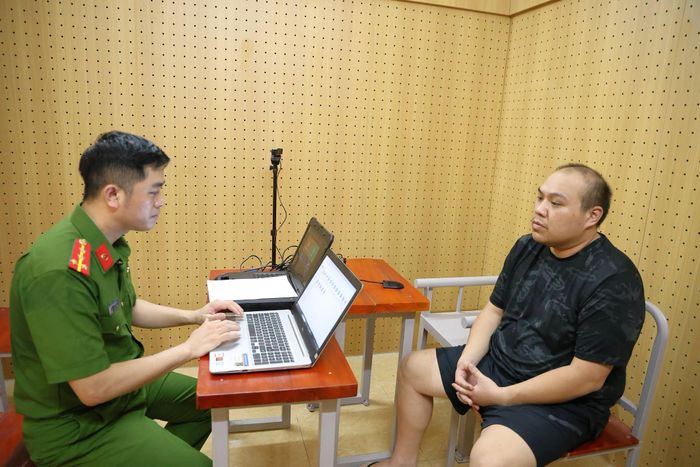 Cơ quan công an lấy lời khai của Chang Chia Hsien (SN 1995) - kẻ chủ mưu