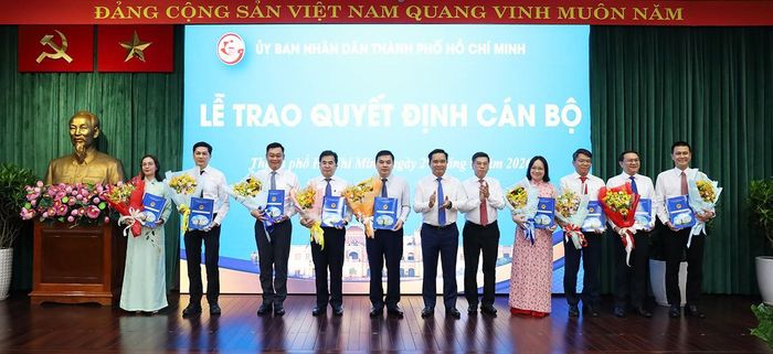 Nhiều lãnh đạo sở, ngành của TP.HCM được trao quyết định bổ nhiệm ngày 29/6.