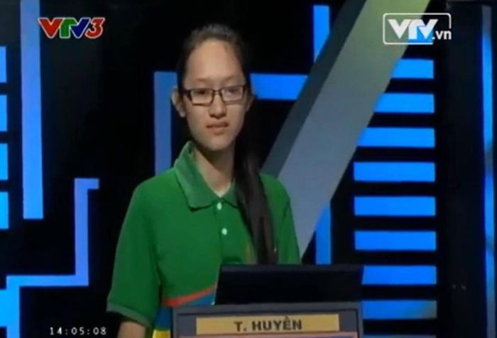 Sinh năm 1996, Thúy Huyền được biết đến khi tham gia "Đường lên đỉnh Olympia" năm thứ 14. Cô là học sinh Trường THPT Quang Trung (Bình Định, nay là Gia Lai). Thời điểm đó, cô để lại ấn tượng bởi hình ảnh tri thức, mộc mạc vì chưa chăm chút nhiều cho ngoại hình.