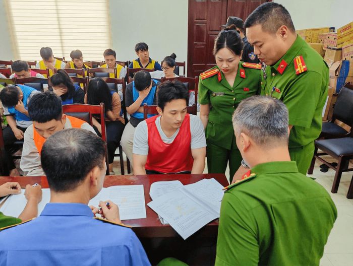 Liên quan việc lợi dụng mô hình kinh doanh “hợp đồng kỳ nghỉ” để lừa đảo chiếm đoạt tài sản, tính đến ngày 16-6-2026, Cơ quan Cảnh sát điều tra, Công an thành phố Hà Nội đã khởi tố 25 vụ án, 201 bị can. Ảnh: Công an Hà Nội