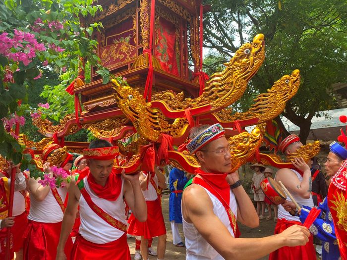 Lễ hội đình Chèm diễn ra trong ba ngày từ 14 đến 16 tháng 5 âm lịch. Ảnh: Hồng Hà