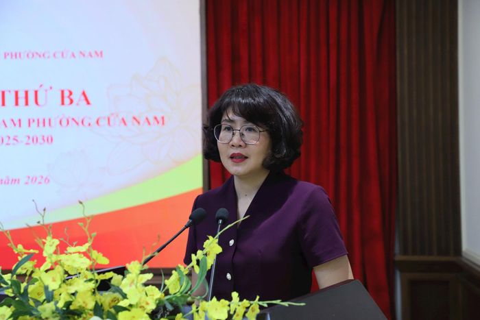 Phó Bí thư Thường trực Đảng ủy phường Cửa Nam Phạm Thị Thu Thủy phát biểu tại hội nghị. Ảnh: PV