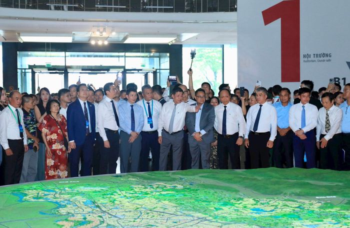 Quy hoạch Thủ đô 100 năm có cấu trúc không gian phát triển theo mô hình “đa tầng, đa lớp, đa cực, đa trung tâm”. Ảnh: Quang Thái