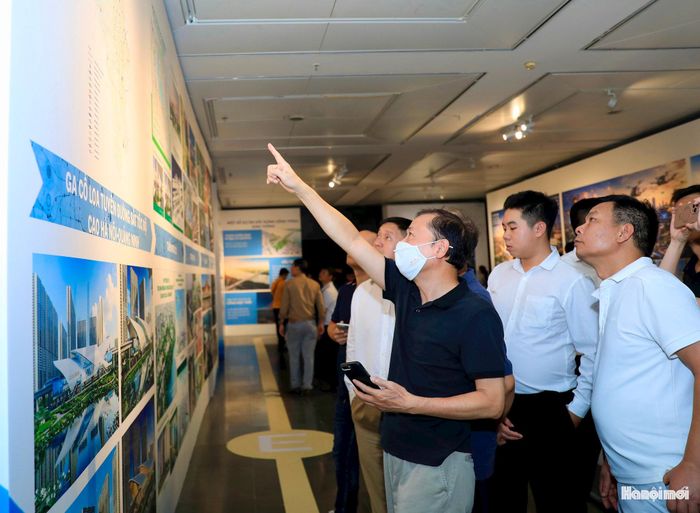 Ông Nguyễn Văn Toàn (xã Hồng Vân) chia sẻ: “Đây là hoạt động ý nghĩa, giúp người dân có cái nhìn toàn cảnh về hành trình phát triển của thành phố. Với quy hoạch và tầm nhìn dài hạn, tôi tin tưởng Hà Nội sẽ phát triển mạnh mẽ, trở thành một trong những thành phố đáng sống nhất trên thế giới”.