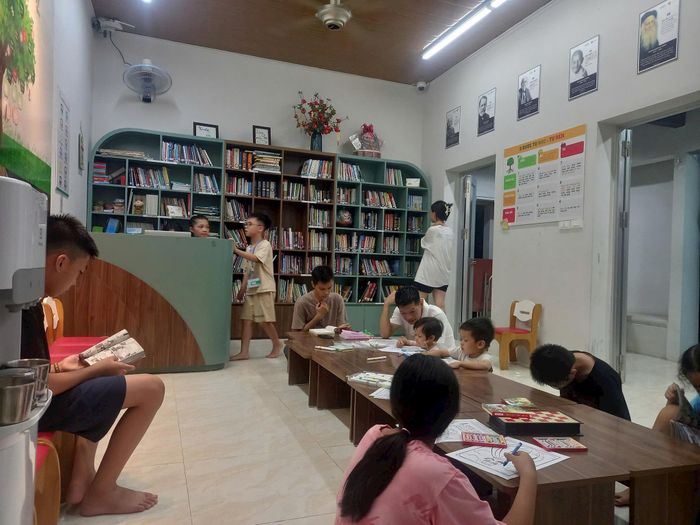 Một góc không gian đọc sách tại "Thư viện Hạnh Phúc". Ảnh: Ngọc Minh