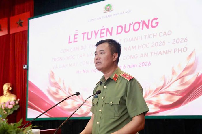 Thiếu tướng Nguyễn Ngọc Quyền, Phó Bí thư Đảng ủy, Phó Giám đốc Công an thành phố Hà Nội phát biểu tại lễ tuyên dương. Ảnh: PV