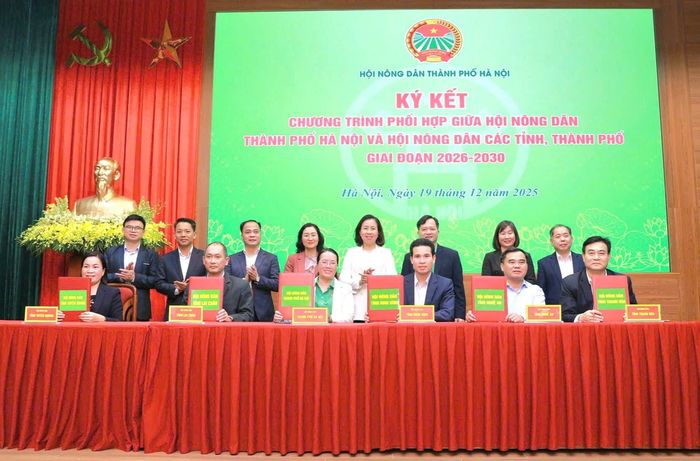 Hội Nông dân thành phố Hà Nội ký kết phối hợp với Hội Nông dân các tỉnh, thành phố giai đoạn 2026-2030. Ảnh: HND