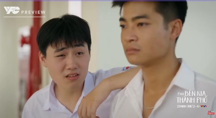 Cương bị bạn cùng lớp miệt thị. Ảnh VTV