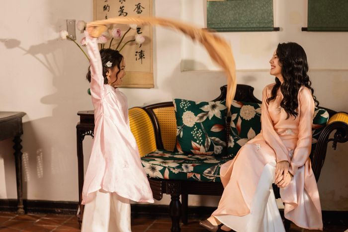 Bộ ảnh 4 thế hệ cùng những dòng tâm sự chân thành của nữ MC nhanh chóng nhận được nhiều sự đồng cảm từ khán giả.