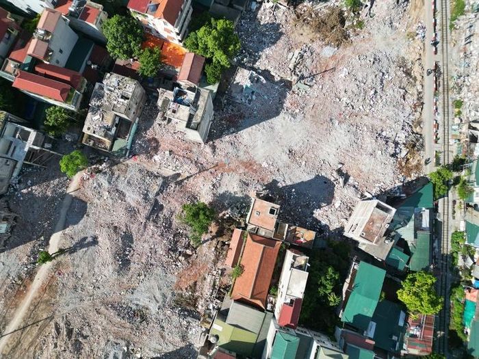 Thời gian qua, công tác giải phóng mặt bằng phục vụ thi công đường Tây Thăng Long và hầm chui dưới Vành đai 3 đang được gấp rút triển khai.