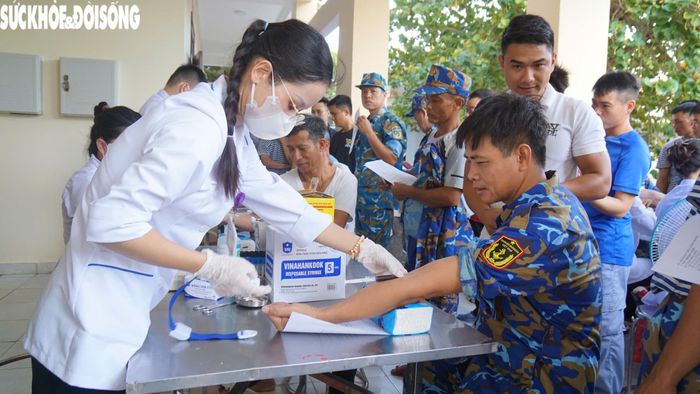 Kíp xét nghiệm làm việc từ sáng sớm và bận rộn nhất.