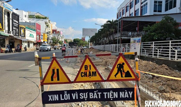 Nhà thầu thi công là Liên danh gói 14 Bà Triệu (Công ty TNHH MTV 501.1, Công ty TNHH Xây lắp sản xuất và Thương mại điện cơ SDC và Công ty TNHH Công trình cây xanh Thái Bình) với giá trị hợp đồng 39,58 tỷ đồng. Từ 7/4, tại các đoạn tuyến đã bàn giao mặt bằng, nhà thầu huy động nhân lực, máy móc, thiết bị và tổ chức nhiều mũi thi công đồng loạt nhằm đáp ứng tiến độ dự án.