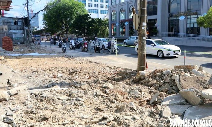 Ban Quản lý dự án cho biết, đến hết năm 2026 sẽ trả lời và giải quyết dứt điểm các kiến nghị của người dân. Đối với các trường hợp không đủ điều kiện về bồi thường, sẽ tổ chức vận động bàn giao mặt bằng và tham mưu thực hiện cưỡng chế thu hồi đất đối với các trường hợp chây ì, không chấp hành.