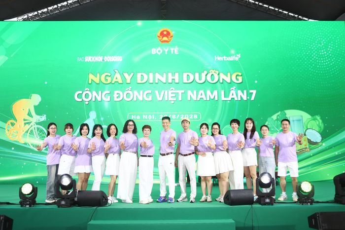 Đằng sau những bước nhảy là thông điệp về chăm sóc sức khỏe chủ động, sống tích cực và lan tỏa năng lượng đến cộng đồng.