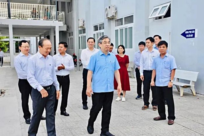 Lãnh đạo Thành ủy TPHCM định hướng phát triển y tế tại Hồ Tràm cần gắn với kinh tế biển và du lịch, đáp ứng nhu cầu chăm sóc sức khỏe của người dân và du khách. Ảnh: SGGP.