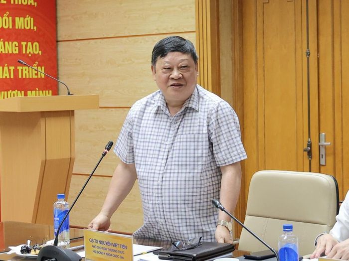 GS.TS Nguyễn Viết Tiến - nguyên Thứ trưởng Bộ Y tế, Phó Chủ tịch Thường trực Hội đồng Y khoa Quốc gia phát biểu.