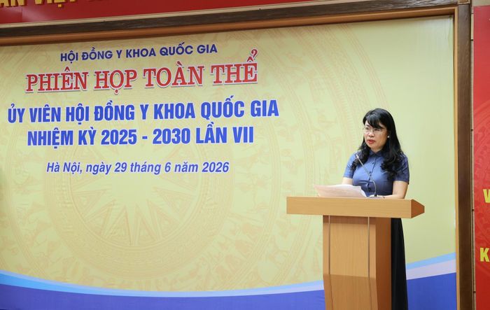 Chánh Văn phòng Hội đồng Y khoa Quốc gia Lương Mai Anh báo cáo hoạt động của Hội đồng trong tháng 6/2026.