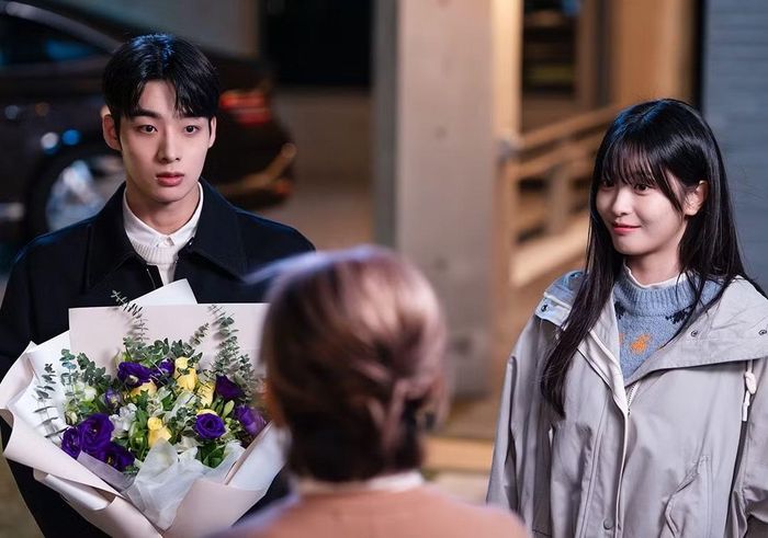Nếu Hyeon Min bị ép thi vào ngành Y của Đại học Quốc gia Seoul, thì Song Ha Dam là tự nguyện thi vào ngành Y vì muốn trở thành bác sĩ, bảo vệ Yugyeom. Cô học rất giỏi, hiểu chuyện và là út cưng trong nhà.