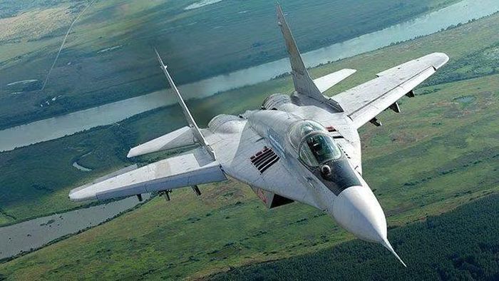 Trước đó, nguồn tin trong ngành cho biết 1 chiếc MiG-29 đã bị phá hủy tại sân bay Voznesensk ở vùng Mykolaiv bởi cuộc tấn công của máy bay không người lái Geran-4 Siker và 1 tiêm kích MiG-29 khác bị rơi ở vùng Poltava vì lý do chưa rõ.