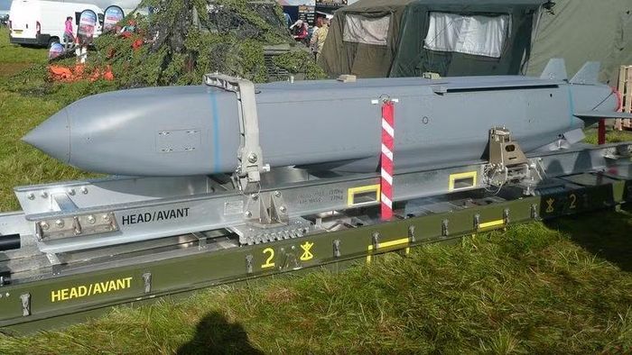Quan chức chính phủ Anh lưu ý rằng tên lửa Storm Shadow sử dụng hệ thống dẫn đường và dữ liệu bản đồ của Mỹ, chính điều này đã cản trở việc triển khai chúng kể từ cuối năm 2024.