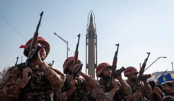 Phía Mỹ chưa xác nhận tuyên bố của Iran. Bộ Tư lệnh Trung tâm Mỹ (CENTCOM) chưa đưa ra bình luận, trong khi một quan chức Mỹ nói với Reuters rằng các căn cứ quân sự của nước này tại Kuwait và Bahrain thực sự là mục tiêu của cuộc tập kích, nhưng chưa ghi nhận thương vong hay thiệt hại đáng kể.