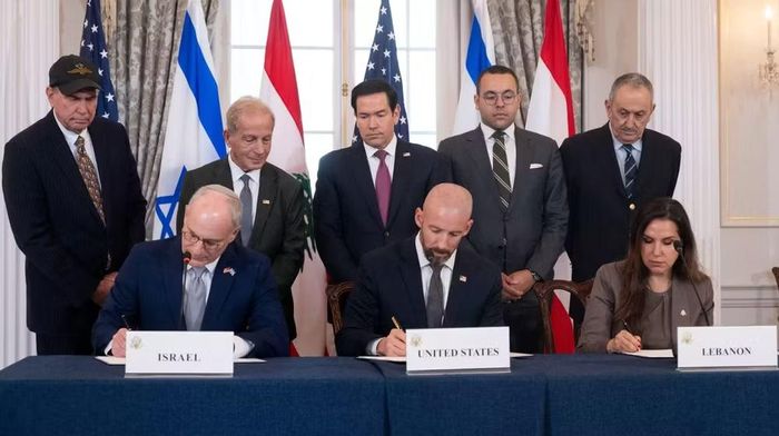 Ông cho rằng văn kiện mang tính áp đặt, không bảo vệ lợi ích của Lebanon và còn "tệ hơn gấp 10 lần" so với thỏa thuận hòa bình giữa Lebanon và Israel ký năm 1983.