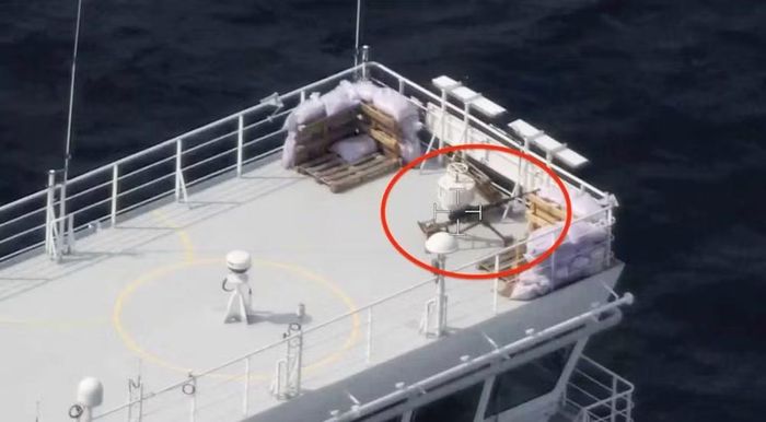 Theo ông Thomas Newdick, biên tập viên chuyên trang quân sự War Zone, đây là lần đầu tiên một tàu dân sự của Nga xuất hiện tại khu vực Baltic với vũ khí hạng nặng được lắp đặt công khai.