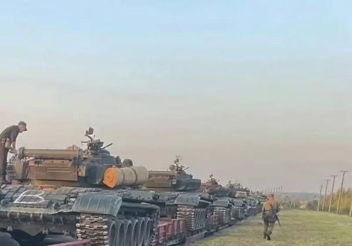 Cư dân miền Nam Belarus cho biết cảnh báo an ninh được nâng cao. Trước đó Bộ Quốc phòng nước này đã thông báo tăng cường hiện diện quân sự tại khu vực sát Ukraine, với việc triển khai thêm các đơn vị đặc nhiệm, pháo binh và tên lửa để bảo vệ biên giới quốc gia.