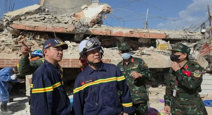 Ngay khi đến Venezuela, Đoàn cứu nạn, cứu hộ Việt Nam đã tiến hành khảo sát tại khu vực dự kiến thực hiện nhiệm vụ tại phường Playa Grande, Quận Catia la Mar, bang La Guaira.